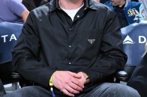 MK体育平台-尼古拉斯·霍尔特现身2026年湖人vs骑士比赛现场|Nicholas Hoult|LAKERS_新浪娱乐_新浪新闻