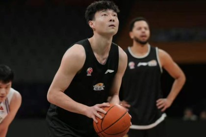 体育赛事平台-辽宁男篮9分完胜！乌戈拿到2连胜，李晓旭爆发，俞泽辰12分
